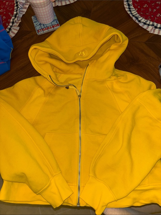 Tops - Yellow cropped lululemon scuba